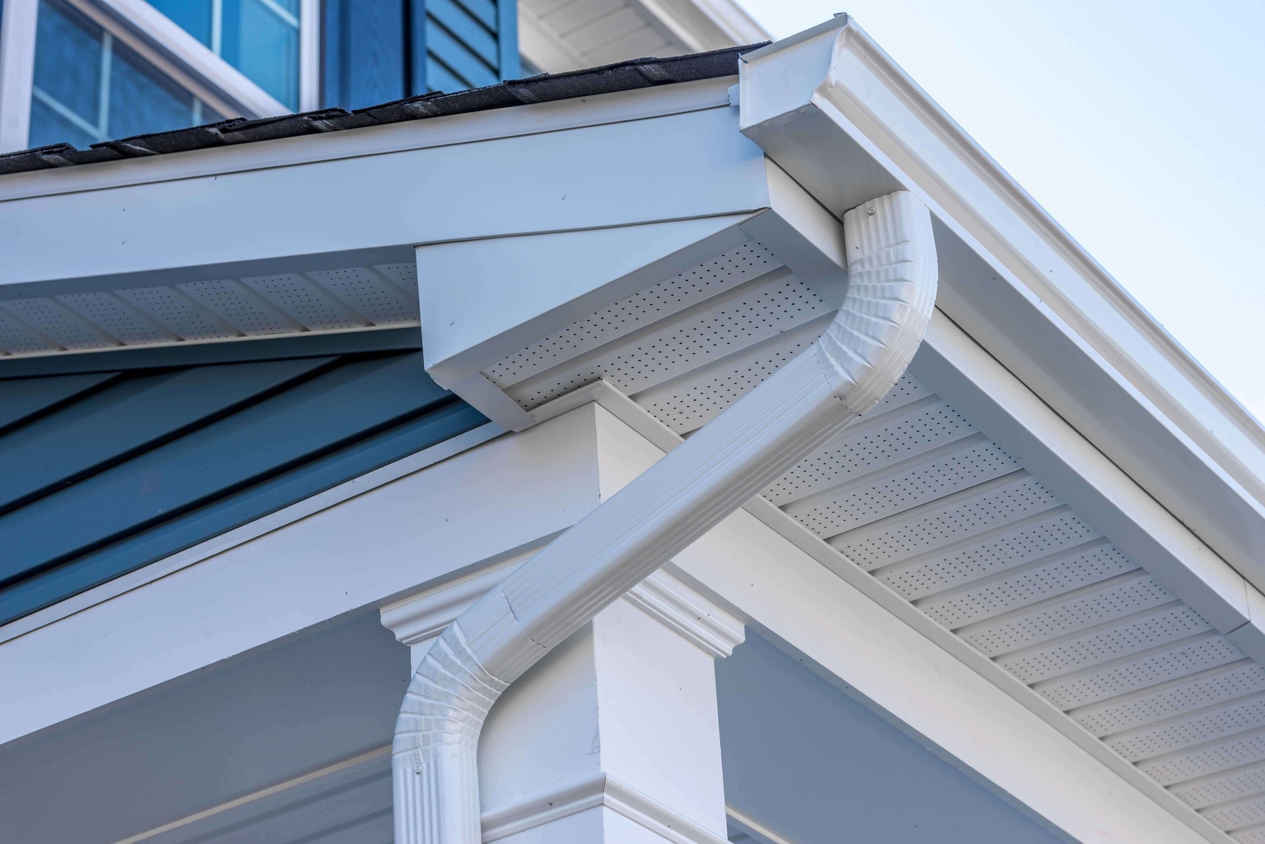 Cheap and durable vinyl gutters installation in Hickory